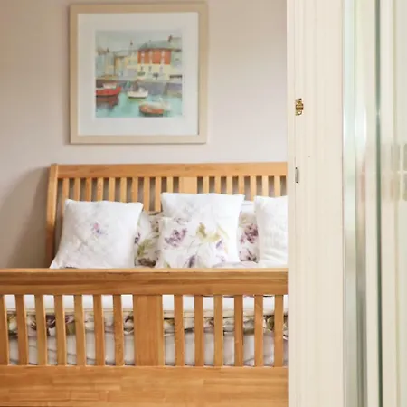 Town Centre Apartment With Parking Padstow Exterior photo