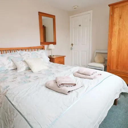 Town Centre Apartment With Parking Padstow Exterior photo