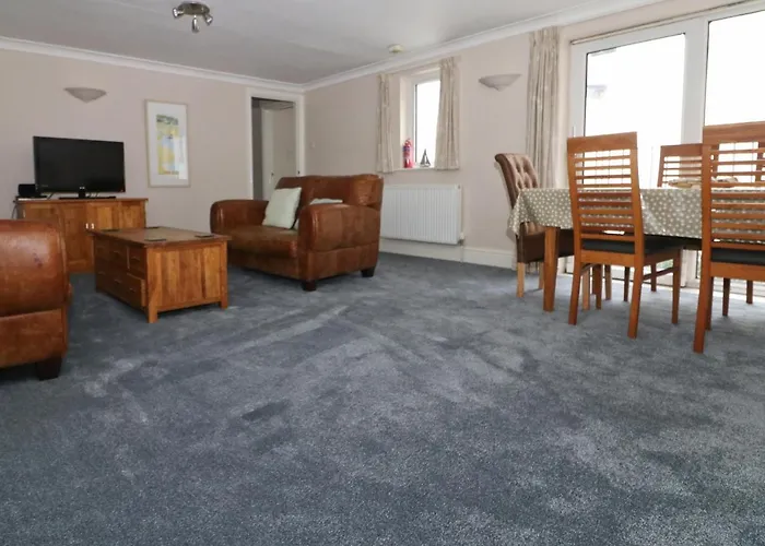 Town Centre Apartment With Parking